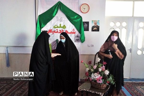 برگزاری مراسم گرامیداشت  دهه فجردر دبیرستان عبدالعلی بیرجندی