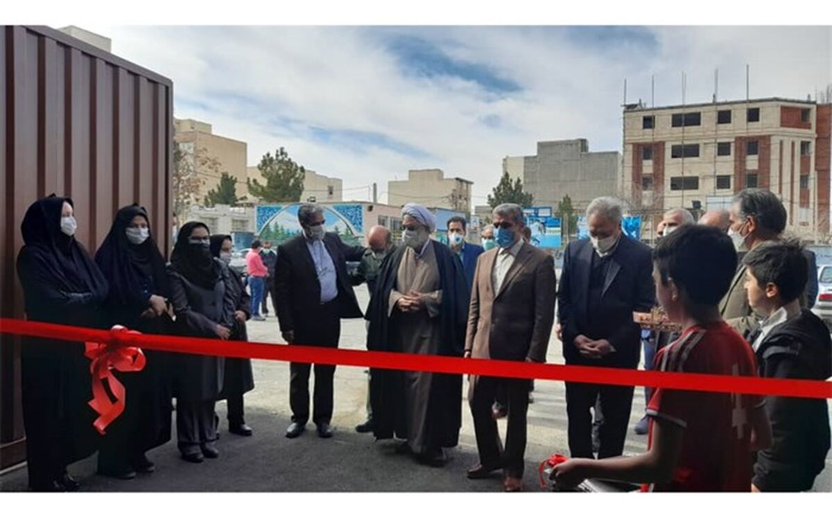 زمین چمن مصنوعی سرپوشیده سرداران شهید به بهره برداری رسید