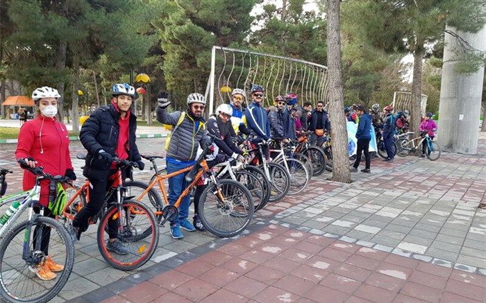 رکاب زنی دوچرخه‌سواران حامی محیط زیست در آران و وبیدگل