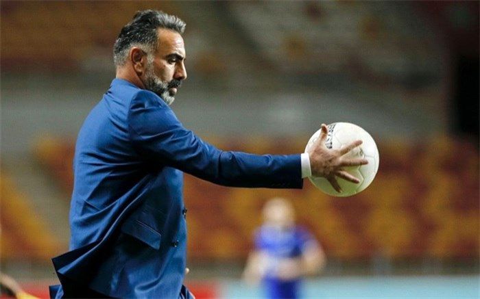 استقلال یکی از پرمهره‌ترین تیم‌های تاریخ را دارد اما فکری با دشمن فرضی می‌جنگد؛ او دنبال رفیق‌بازی و جذب فالور است