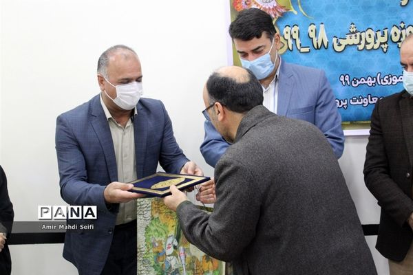 تجلیل از منتخبان حوزه پرورشی و مربیان پیشتاز در محمودآباد