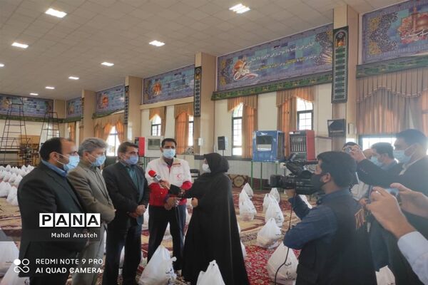 تهیه و توزیع بسته های معیشتی بین نیازمندان شهرستان خوسف استان خراسان جنوبی