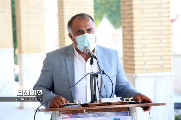 رونمایی از کتاب استاد حیدر عرفان در دشتستان