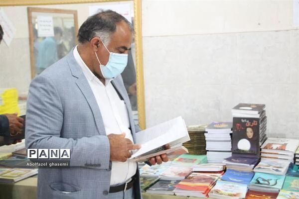رونمایی از کتاب استاد حیدر عرفان در دشتستان