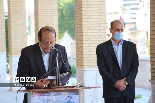 رونمایی از کتاب استاد حیدر عرفان در دشتستان