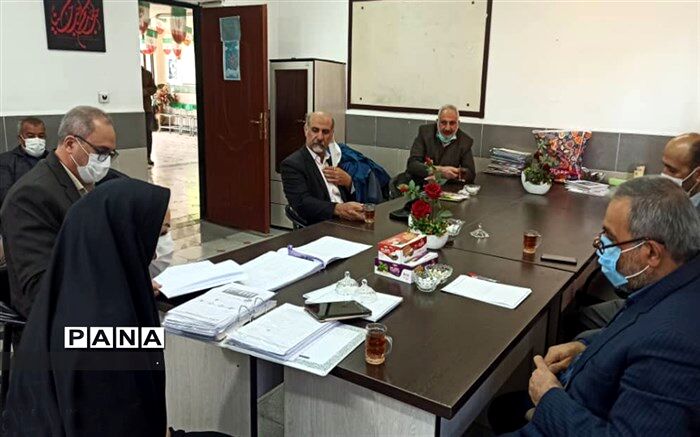 بازدید مدیر آموزش و پرورش ناحیه یک شهرری از مدرسه زینبیه روستای محمودآباد