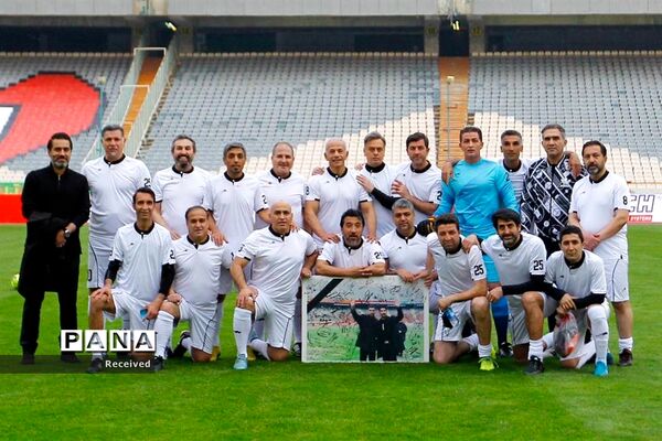 دیدار منتخب سرخابی‌ها و منتخب جام جهانی ۱۹۹۸ فرانسه