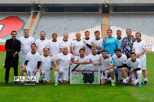 دیدار منتخب سرخابی‌ها و منتخب جام جهانی ۱۹۹۸ فرانسه