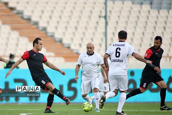 دیدار منتخب سرخابی‌ها و منتخب جام جهانی ۱۹۹۸ فرانسه