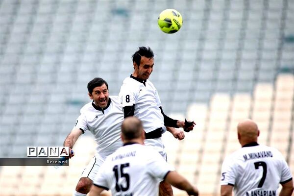 دیدار منتخب سرخابی‌ها و منتخب جام جهانی ۱۹۹۸ فرانسه