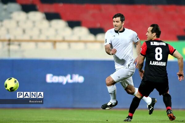 دیدار منتخب سرخابی‌ها و منتخب جام جهانی ۱۹۹۸ فرانسه