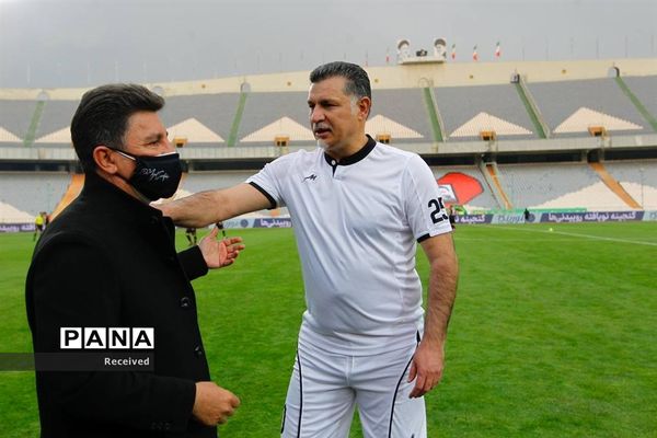 دیدار منتخب سرخابی‌ها و منتخب جام جهانی ۱۹۹۸ فرانسه
