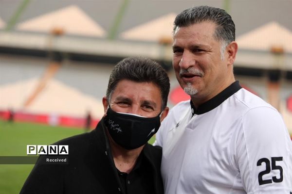 دیدار منتخب سرخابی‌ها و منتخب جام جهانی ۱۹۹۸ فرانسه