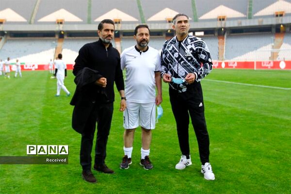دیدار منتخب سرخابی‌ها و منتخب جام جهانی ۱۹۹۸ فرانسه