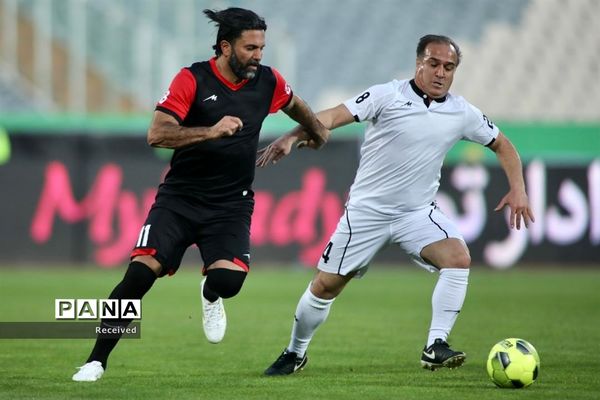 دیدار منتخب سرخابی‌ها و منتخب جام جهانی ۱۹۹۸ فرانسه