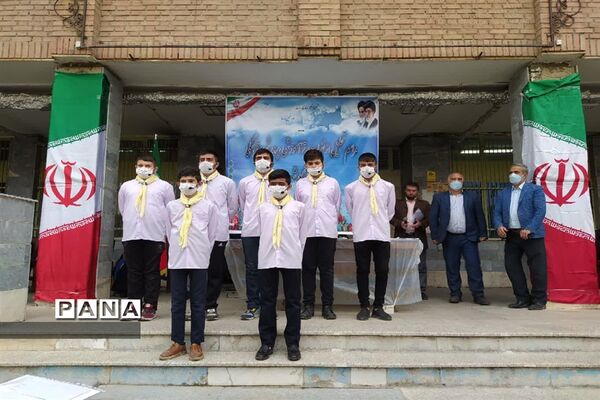 تجلیل از دانش‌آموزان برتر دبیرستان ماندگار مدرس آموزش و پرورش ناحیه دو شهر ری