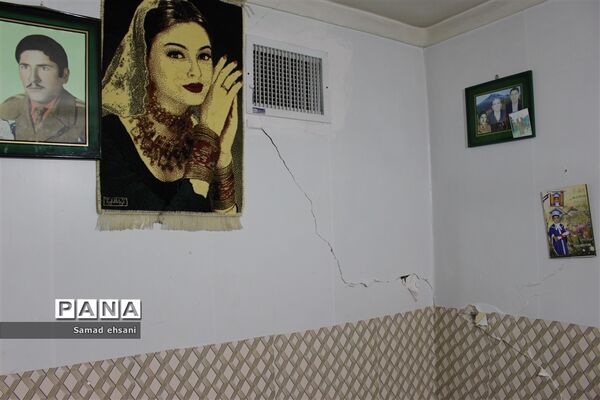 آسیب جدی زمین لرزه به  منازل مسکونی شهر سی سخت -1