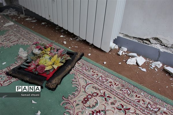 آسیب جدی زمین لرزه به  منازل مسکونی شهر سی سخت -1