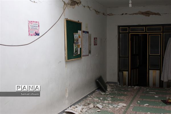 آسیب جدی زمین لرزه به  منازل مسکونی شهر سی سخت -1