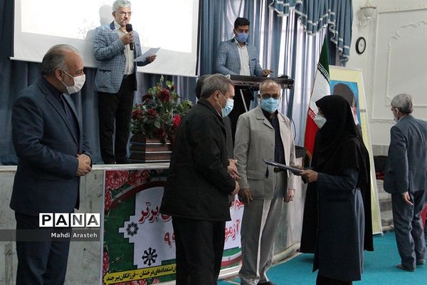 تقدیر ازرتبه‌های برترکنکورسال جاری دبیرستان استعدادهای درخشان