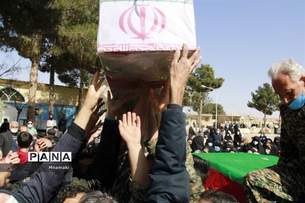 تشییع پیکر ۲ شهید گمنام دوران دفاع مقدس در شهر نوش آباد کاشان