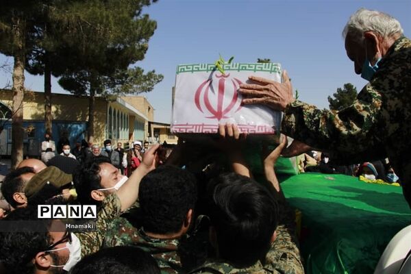 تشییع پیکر ۲ شهید گمنام دوران دفاع مقدس در شهر نوش آباد کاشان