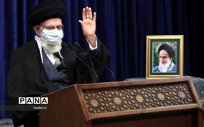 انقلاب نشان «نقش‌آفرینی در مسائل اساسی» را بر سینه جوانان برومند کشور نشاند