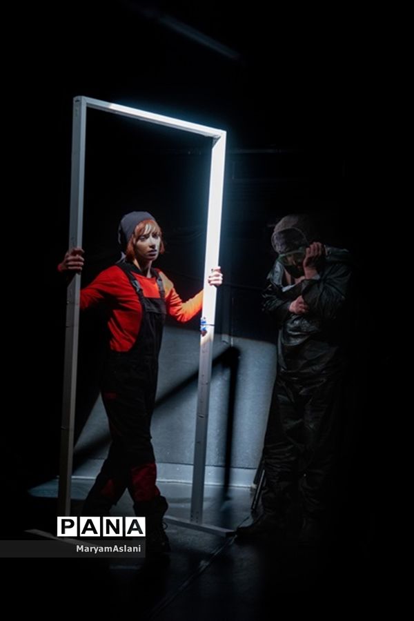 نمایش "برگشتن افتخار آمیز مردان جنگی"