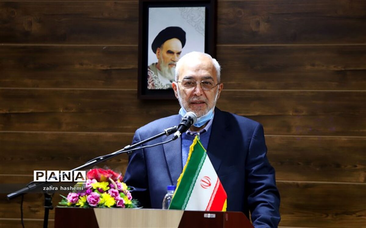 باید از نظام تعلیم و تربیت مراقبت شود تا بتواند در جهت الگوی تکامل اجتماعی حرکت کند