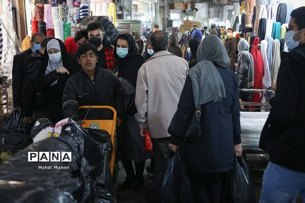 ازدحام جمعیت در بازار تهران