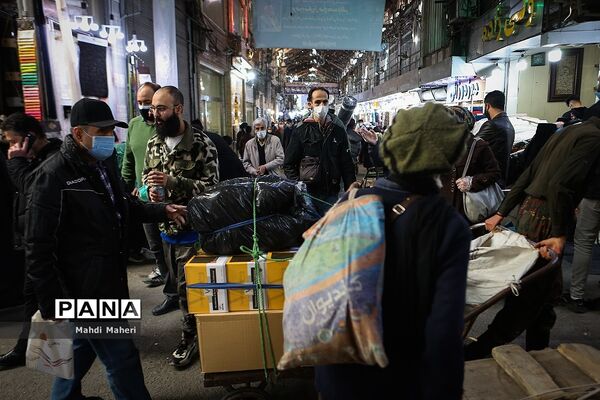 ازدحام جمعیت در بازار تهران