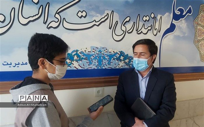 توزیع بیش از 480 دستگاه گوشی و تبلت در بین دانش آموزان مناطق کم برخوردار کاشمر