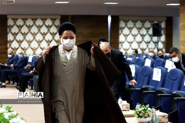 آیین تجلیل از نیم قرن خدمات آموزشی و فرهنگی علی اصغر فانی