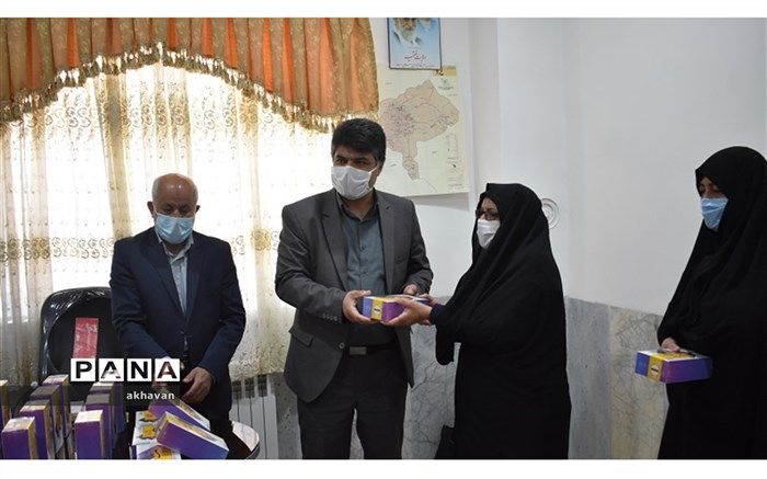 210 تبلت به دانش‌آموزان نیازمند بهابادی اهدا شد