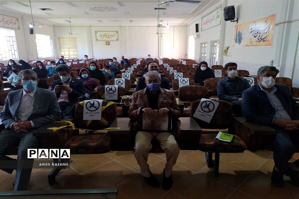 اهدا ۵۰ تبلت دانش‌آموزی توسط خیر نیکوکار عطا بهارلو به دانش‌آموزان نیازمند در داراب
