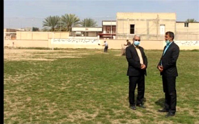 ترمیم چمن ورزشگاه شهدای دانش آموز شهر اهرم