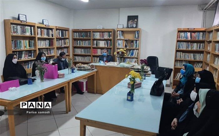 تعلیم در کنار تربیت معنای واقعی پیدا می کند