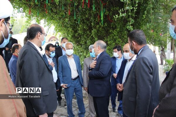 غبارروبی و عطر افشانی قبور مطهر شهدای بوشهر