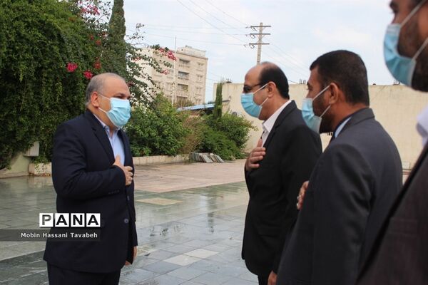 غبارروبی و عطر افشانی قبور مطهر شهدای بوشهر