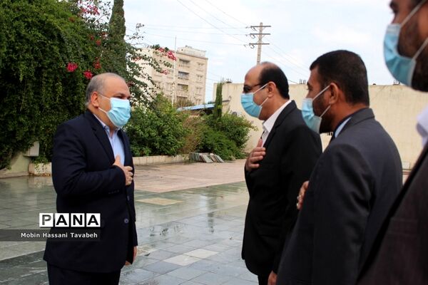 غبارروبی و عطر افشانی قبور مطهر شهدای بوشهر