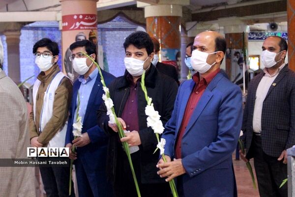 غبارروبی و عطر افشانی قبور مطهر شهدای بوشهر
