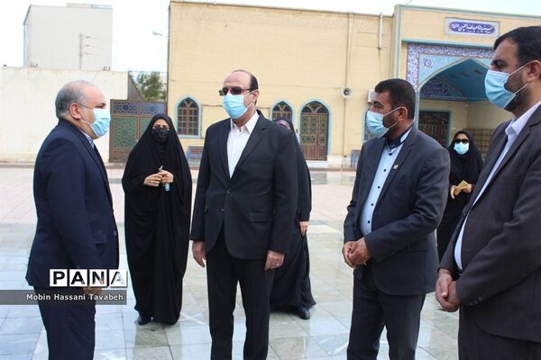 غبارروبی و عطر افشانی قبور مطهر شهدای بوشهر