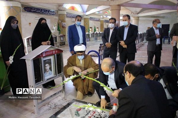 غبارروبی و عطر افشانی قبور مطهر شهدای بوشهر