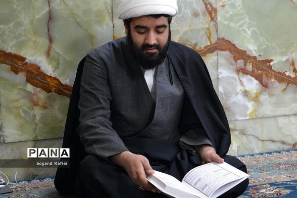 آستان مقدس شیخ‌‌صدوق شهرری عطر‌افشانی و غبار‌روبی شد