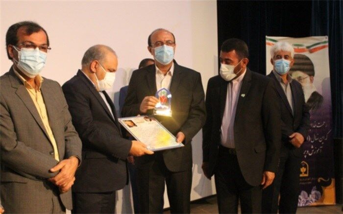 مراسم تجلیل از طلایه‌داران تربیت  در بوشهر برگزار شد