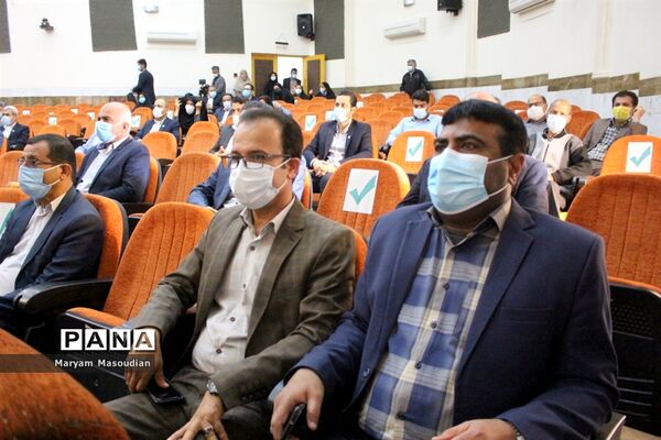 تجلیل از طلایه‌داران تربیت در بوشهر