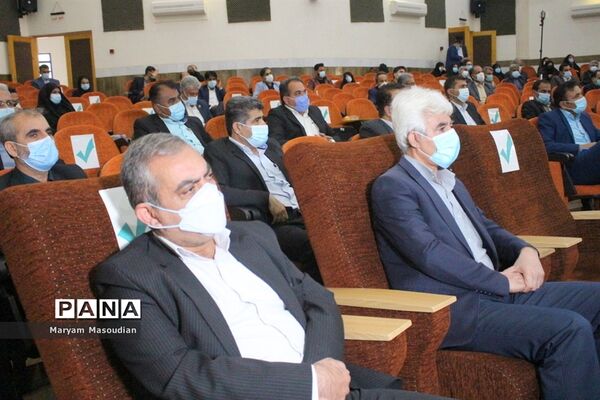تجلیل از طلایه‌داران تربیت در بوشهر