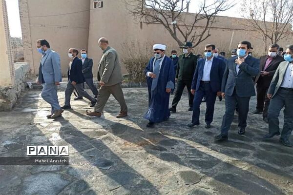 غبار روبی مزار شهدای گمنام شهر اسدیه با حضور استاندارخراسان جنوبی