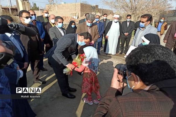 غبار روبی مزار شهدای گمنام شهر اسدیه با حضور استاندارخراسان جنوبی