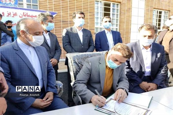 انعقاد تفاهم نامه آموزشگاه 3 کلاسه روستای اسلام آباد شهرستان درمیان